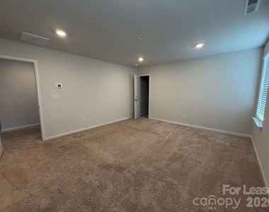 9002 Foxcroft Drive - Photo Thumbnail 16