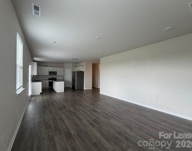 9002 Foxcroft Drive - Photo Thumbnail 7