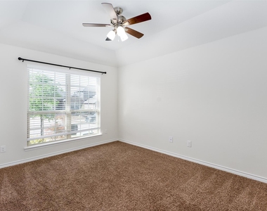 716 Bluebird Way - Photo Thumbnail 27