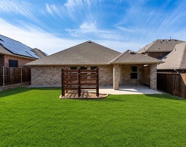 716 Bluebird Way - Photo Thumbnail 8