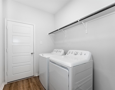 716 Bluebird Way - Photo Thumbnail 21