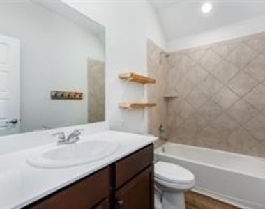 716 Bluebird Way - Photo Thumbnail 33