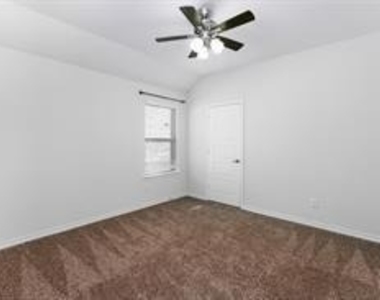 716 Bluebird Way - Photo Thumbnail 32