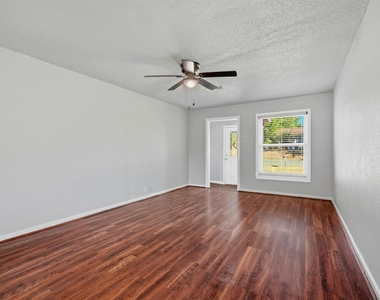 1006 W Texas Street - Photo Thumbnail 5
