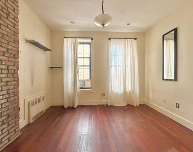 126 Grattan Street - Photo Thumbnail 2