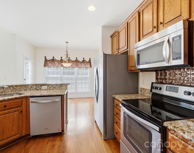 16903 Hampton Trace Road - Photo Thumbnail 10