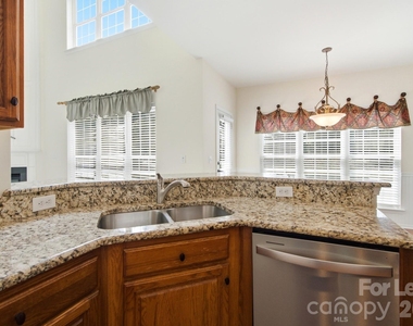 16903 Hampton Trace Road - Photo Thumbnail 11