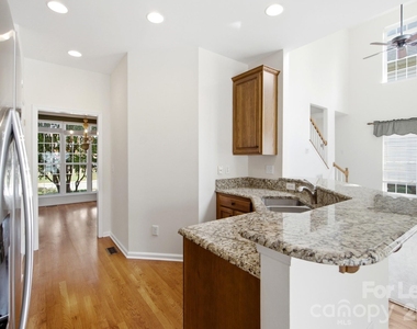 16903 Hampton Trace Road - Photo Thumbnail 9