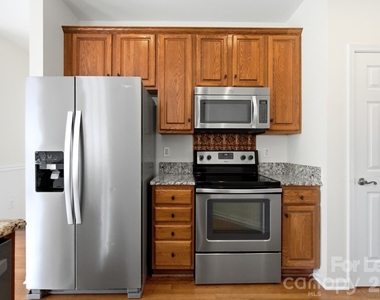 16903 Hampton Trace Road - Photo Thumbnail 12