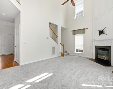 16903 Hampton Trace Road - Photo Thumbnail 4