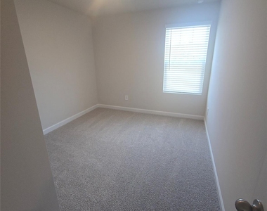 1175 Rosetta Drive - Photo Thumbnail 8