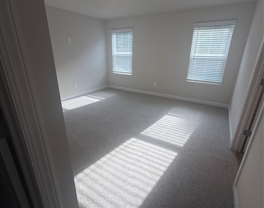 1175 Rosetta Drive - Photo Thumbnail 9