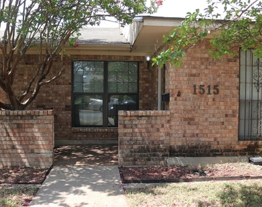 1515 Cherrycrest Street - Photo Thumbnail 4