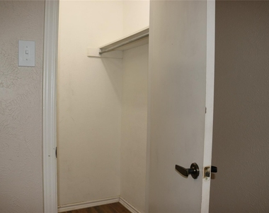 1515 Cherrycrest Street - Photo Thumbnail 16