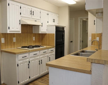 1515 Cherrycrest Street - Photo Thumbnail 11