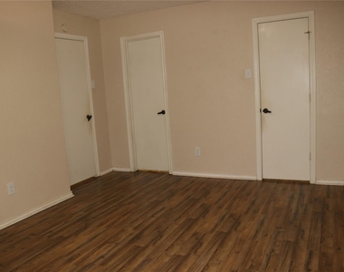 1515 Cherrycrest Street - Photo Thumbnail 15