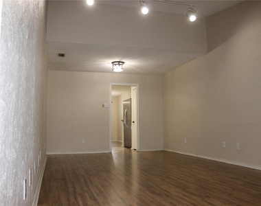 1515 Cherrycrest Street - Photo Thumbnail 7