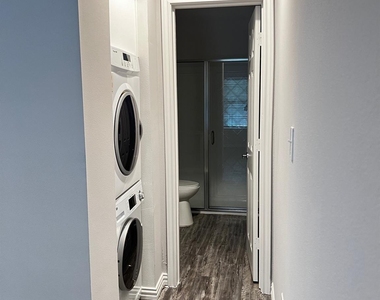 5122 Gaston Avenue - Photo Thumbnail 4
