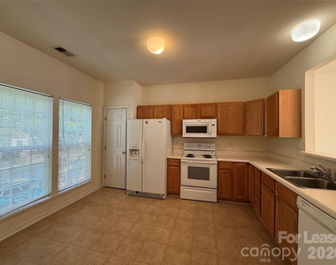 9766 Blossom Hill Drive - Photo Thumbnail 14