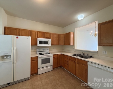 9766 Blossom Hill Drive - Photo Thumbnail 13