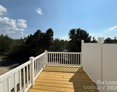 9766 Blossom Hill Drive - Photo Thumbnail 11