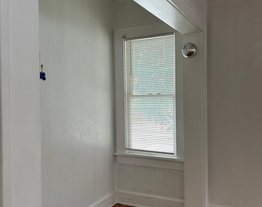5800 Prospect Avenue - Photo Thumbnail 4