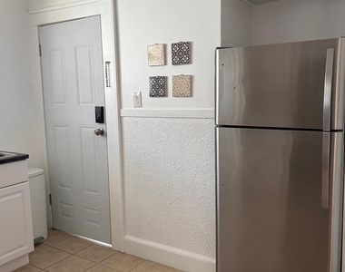 5800 Prospect Avenue - Photo Thumbnail 10
