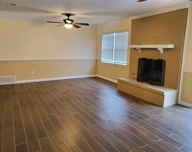 5901 Crestwood Circle - Photo Thumbnail 12