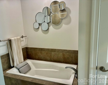 5551 Colonial Chatsworth Circle - Photo Thumbnail 13
