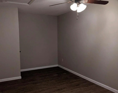 904 Canal Street - Photo Thumbnail 1