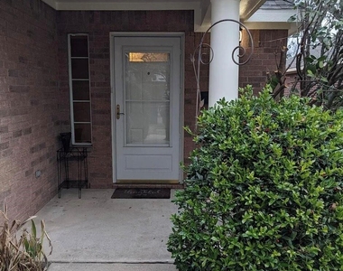 904 Canal Street - Photo Thumbnail 4