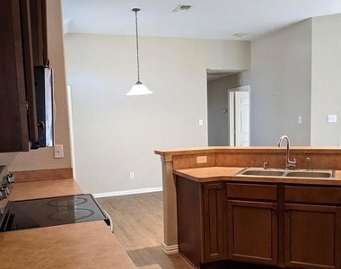 904 Canal Street - Photo Thumbnail 10