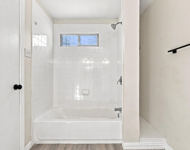 6008 Golden Gate Drive - Photo Thumbnail 14