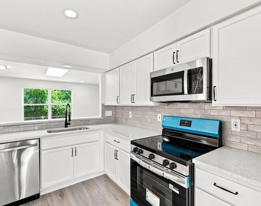 6008 Golden Gate Drive - Photo Thumbnail 7