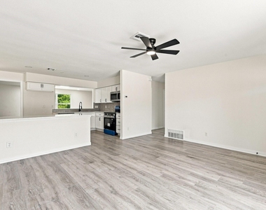 6008 Golden Gate Drive - Photo Thumbnail 4