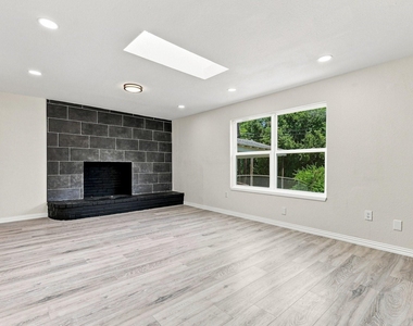6008 Golden Gate Drive - Photo Thumbnail 3