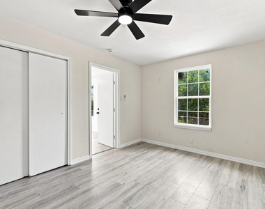 6008 Golden Gate Drive - Photo Thumbnail 16