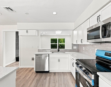 6008 Golden Gate Drive - Photo Thumbnail 6