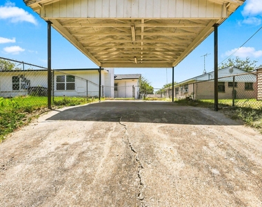 6008 Golden Gate Drive - Photo Thumbnail 18