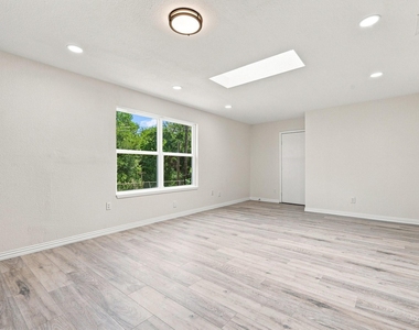6008 Golden Gate Drive - Photo Thumbnail 9