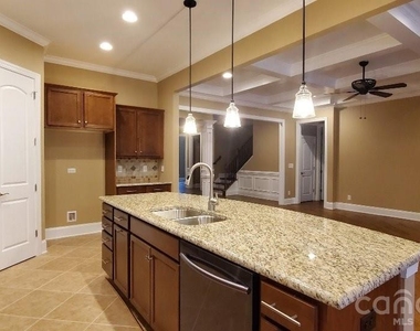 550 Cottonfield Circle - Photo Thumbnail 3
