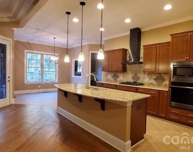 550 Cottonfield Circle - Photo Thumbnail 2