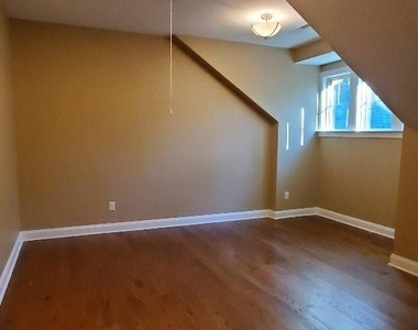 550 Cottonfield Circle - Photo Thumbnail 17