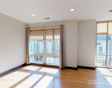 2200 Lyndhurst Avenue - Photo Thumbnail 6