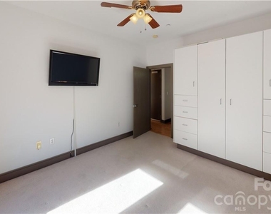 2200 Lyndhurst Avenue - Photo Thumbnail 12