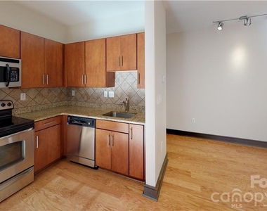 2200 Lyndhurst Avenue - Photo Thumbnail 9