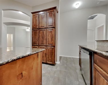 1121 Hidden Lake Drive - Photo Thumbnail 5