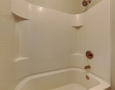 1121 Hidden Lake Drive - Photo Thumbnail 15