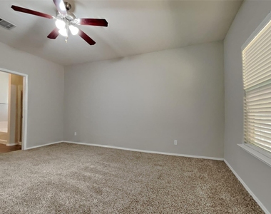 1121 Hidden Lake Drive - Photo Thumbnail 8