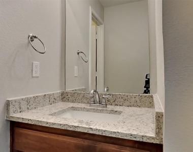 1121 Hidden Lake Drive - Photo Thumbnail 16